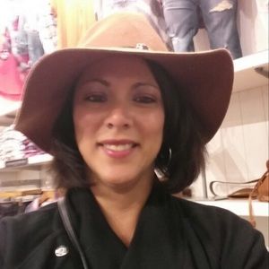 Meet your Posher, Deborah